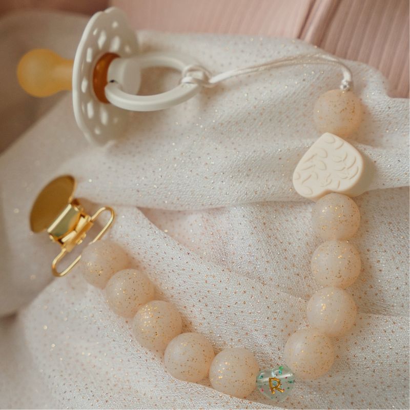 Lănțișorul „Belle” – accesoriul handmade nontoxic pe care îl adoră părinții grijulii