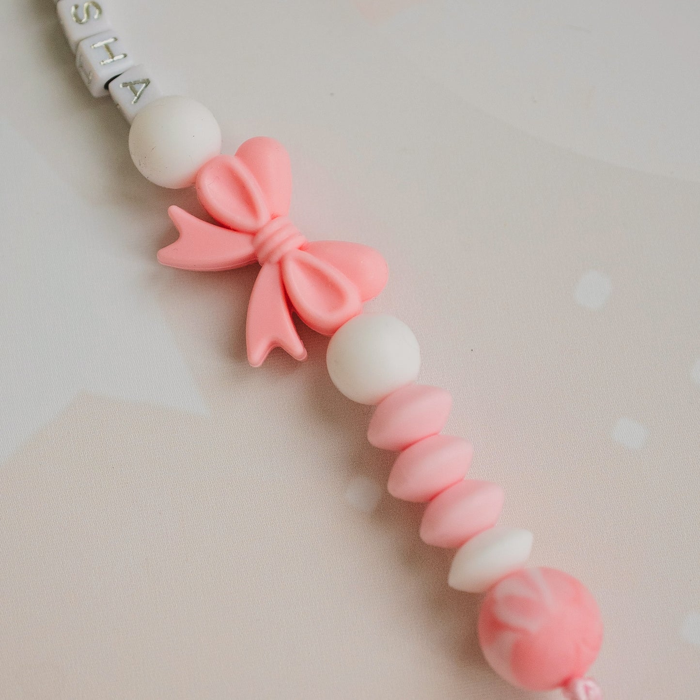 Lănțișorul Bowtiful