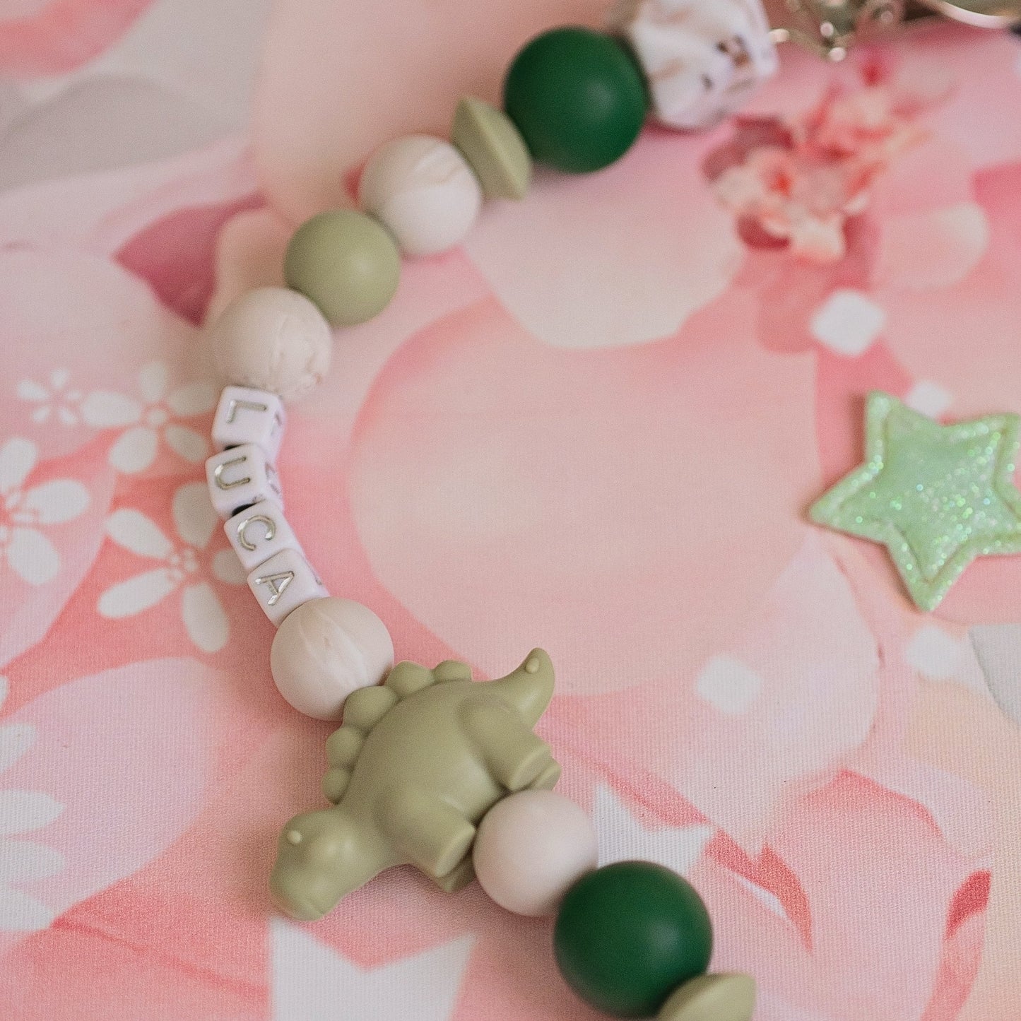 Lănțișorul Wonderland